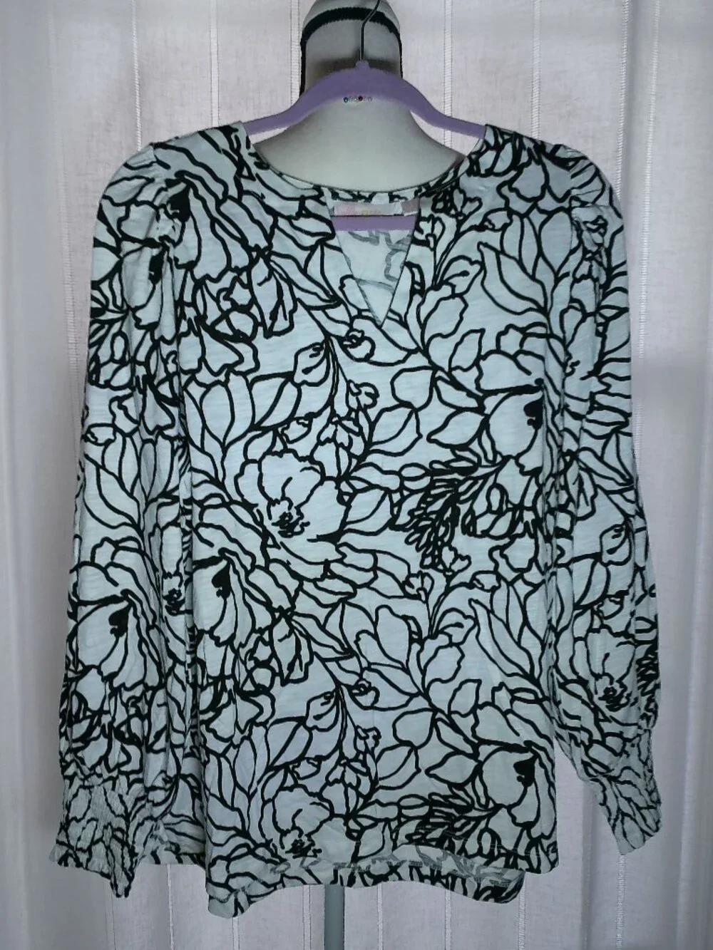 BELLE by KIM GRAVEL NWOT Long Sleeve V-Neck White w/Black Florals Blouse L - Picture 2 of 9
